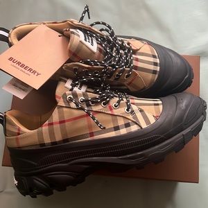 Burberry sneakers